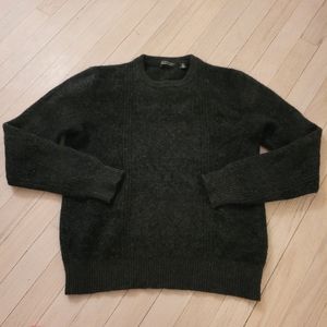 100% Cashmere crewneck sweater
